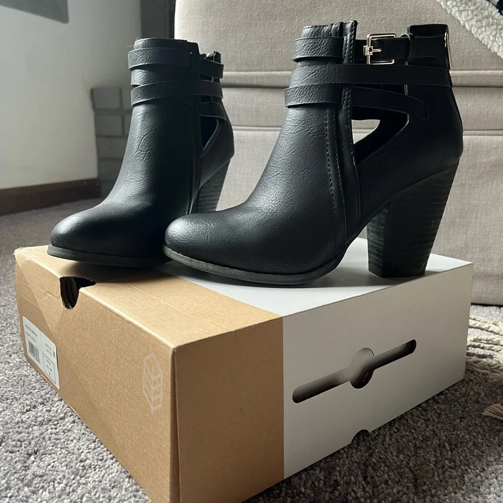 Call it spring booties - Picture 4 of 5